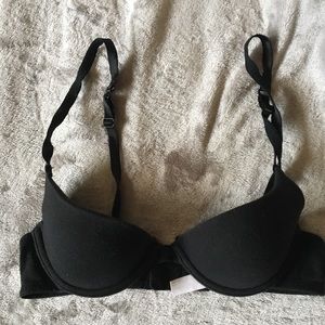 BLACK T SHIRT BRA
